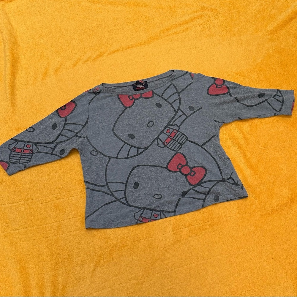HELLO KITTY x FOREVER 21 grey cropped half sleeve tee